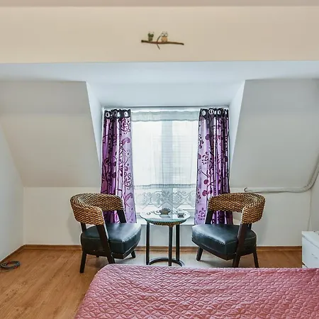 Bright And Cozy 2br Close To Sea Garden And Parkmart