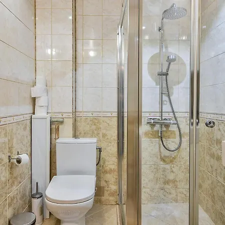 Bright And Cozy 2br Close To Sea Garden And Parkmart