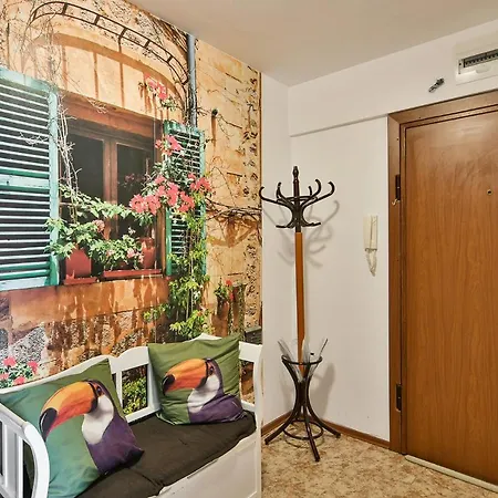 Bright And Cozy 2br Close To Sea Garden And Parkmart