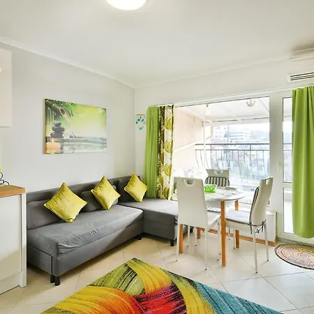 Apartment Bright And Cozy 2br Close To Sea Garden And Parkmart Warna
