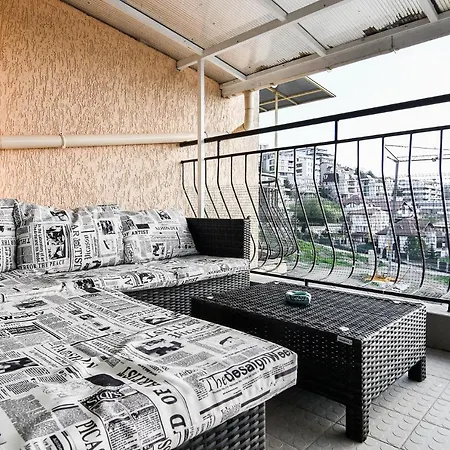Bright And Cozy 2br Close To Sea Garden And Parkmart *