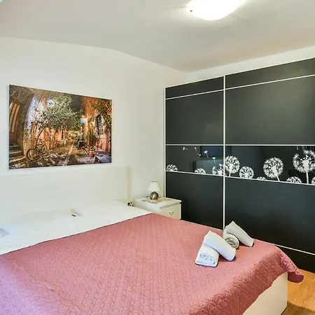 Bright And Cozy 2br Close To Sea Garden And Parkmart Apartment *
